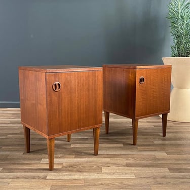 Pair of Mid-Century Modern Walnut Cube Night Stands, c.1960’s 