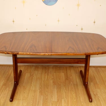 Danish Rosewood Expandable Dining Table w/ 2 Leaves