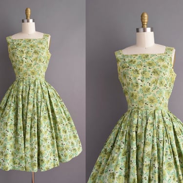vintage 1950s dress | Gorgeous Green Rose Print Sweeping Full Skirt Cotton Sun Dress | XS Small | 50s vintage dress 