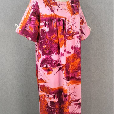 1960-70s - Cotton Kaftan - Mumu - Toile-  Pink /Orange/ Magenta - "Made in Hawaii" - Marked size XS 
