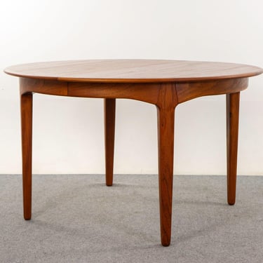 Teak Model 62 Dining Table by Henning Kjaernulf - (D1231) 