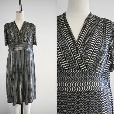 1930s/40 Black and Cream Wave Printed Rayon Dress 