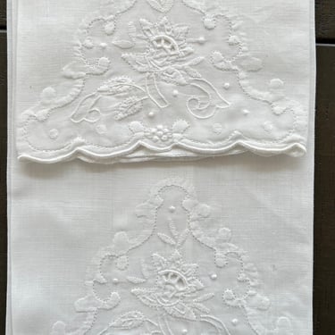 Madeira hand towels 2 embroidery inset 