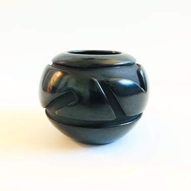 Santa Clara Pueblo Black Pottery Vase by Joy Cain 