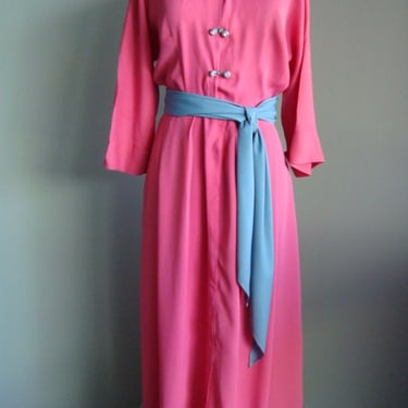 1940s Vintage Hot Pink Plus Size Designer Lounge Dress with Bakelite Buttons 