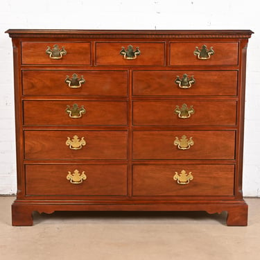 Thomasville Georgian Solid Mahogany Eleven-Drawer Dresser or Chest of Drawers