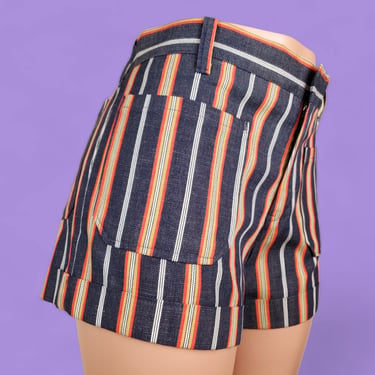 Mod 1960s trouser shorts. Low rise, cuffed leg, patch pockets. Booty shorts hiphuggers. (M/L) 