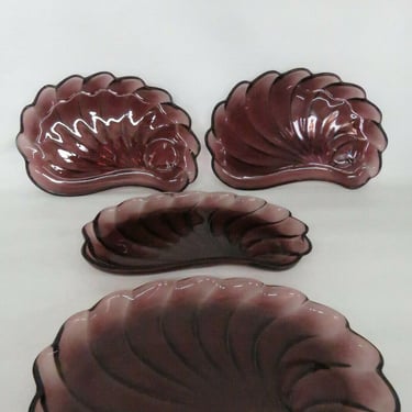 Hazel Atlas Moroccan Amethyst Seashell Swirl Glass Set of 4 Snack Plates 1136B