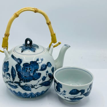 Vintage Fitz & Floyd floral Teapot Blue and White bamboo handle and matching tea cup1974 