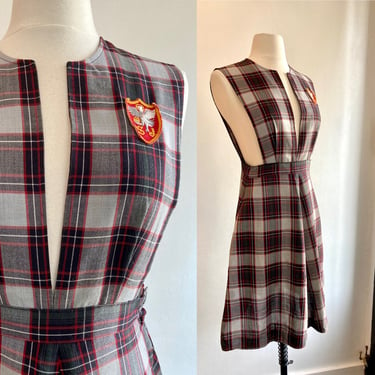 Vintage 50s 60s PLAID SCHOOLGIRL PINAFORE Uniform Dress / Pocket + School Patch 