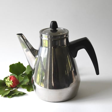 Heikki Orvola for ARABIA Finland Vintage Finella kettle