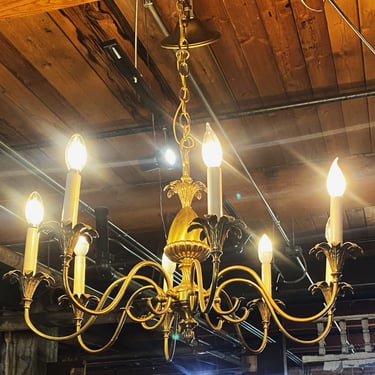 8 Arm Gilded Chandelier w Cups