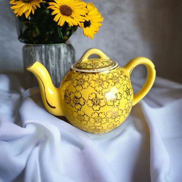 Vintage Hall China French Flower Gold Decorated Yellow Teapot 2 Cup 059 