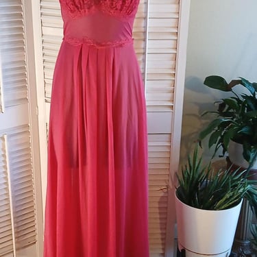 Gorgeous Vintage Early 50s  Fuchsia Nightgown / Vanity Fair / Tulle n Lace Trim /  sz 32 