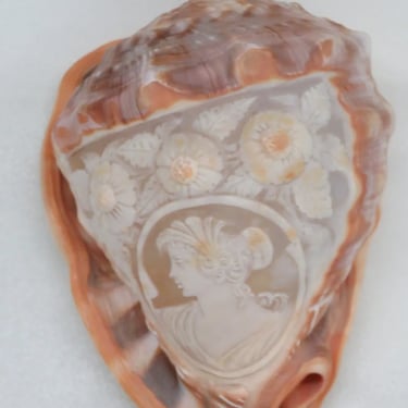 Hand Carved Cameo Conch Shell Italy Signed 3893B