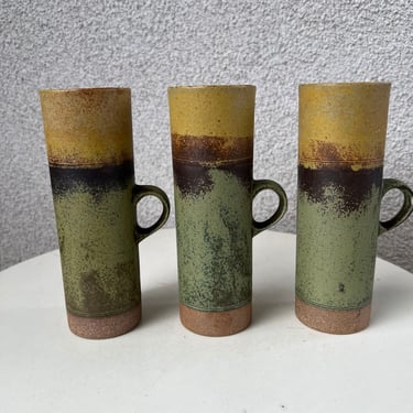Vintage set 3 tall pottery mugs Robin Welch Pottery (1936-2019) England 10 oz multi colors handle 