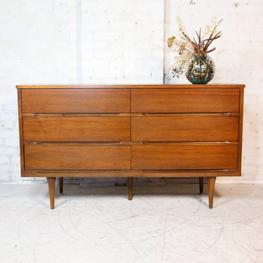 Vintage mcm 6 drawer walnut dresser | Free delivery in NYC and Hudson Valley areas 