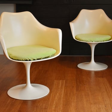 Pair of vintage Knoll Tulip Swivel Armchairs by Eero Saarinen, circa 1960s 