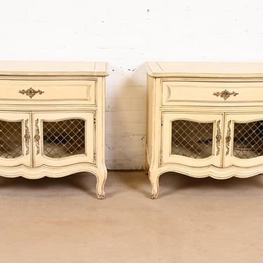 Henredon French Provincial Louis XV Cream and Light Green Lacquered Nightstands, Pair