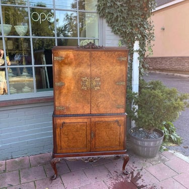 Antique Burr Walnut Cocktail Drinks Cabinet - Queen Anne Style 