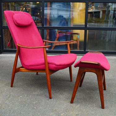 Hot Teak Lounge Chair & Ottoman in Raspberry Kravdrat by Westnofa