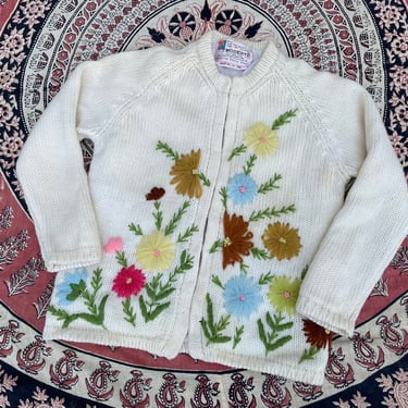 Vintage 1960’s cream wool embroidered cardigan sweater | ‘60s chunky floral embroidery, Fall vibes, Cottage core aesthetic, S 