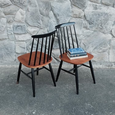 Teak and Black Lacquer Dining Chairs / Ilmari Tapiovaara / Set of 2 / Made in Sweden / Edsby Verken 1971 
