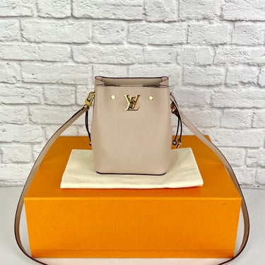 Louis Vuitton Nano Lockme Bucket bag , Greige Beige