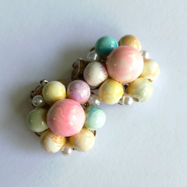 Pretty Vintage 80s Pastel Swirl Beaded Cluster Clip-On Earrings 