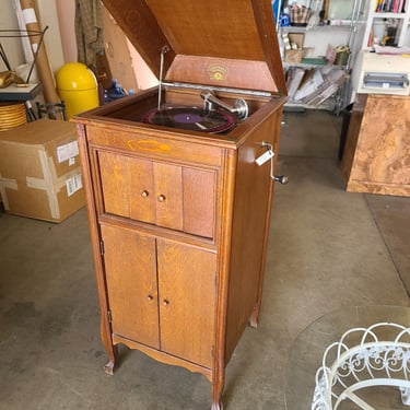 Floor Standing Columbia Grafonola Record Player, circa 1915 