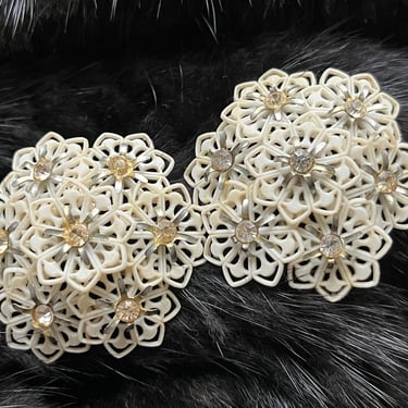 vintage floral celluloid earrings white 1940s lacy rhinestone clip-ons 
