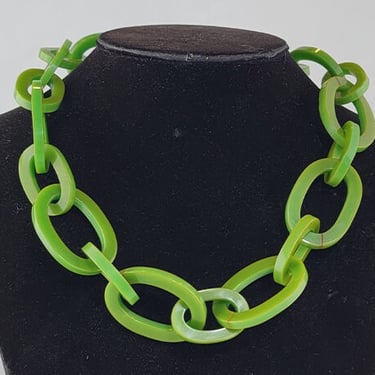 1940s Bakelite Necklace / Green Bakelite / Bakelite Chain Necklace 