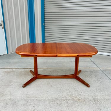 1960s Danish Modern Teak Extendable Dining Table 