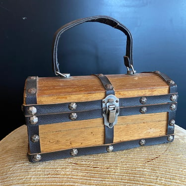 1960s box purse, treasure chest, vintage handbag, novelty purse, gaymode, made in Japan, wood bag, top handle, mrs maisel, collectible, vlv 