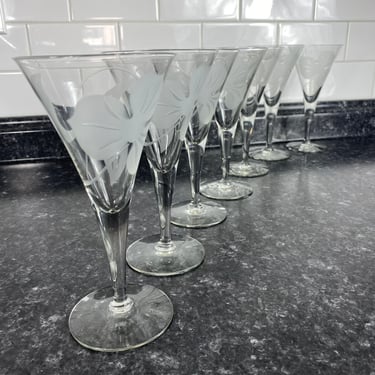 Vintage Etched Floral Tall Wine or Martini Cocktail Glasses | Set of 7 | Mid Century Modern Bar Glasses | Vintage Cocktail Party, Barware 