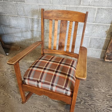 Arts and Crafts Rocking Chair 24.5" x 33" x 30"