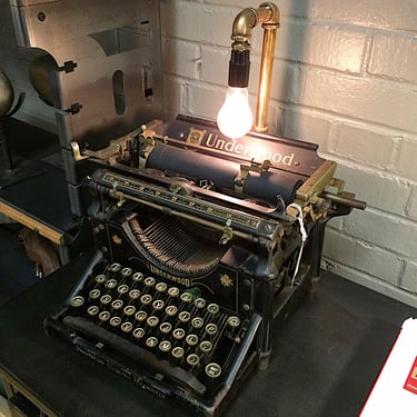 Amazing Re-Purposed Underwood Typewriter Lamp	
