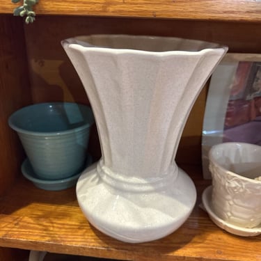 Large white pottery vase 7x10T