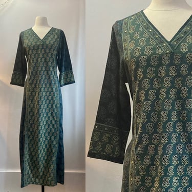 Vintage 80s Boho CAFTAN Hostess Dress / Block Print Cotton + Pockets + Shisha Mirror Trim / Maxi Length / Made in India 