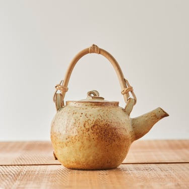 Ayame Bullock Cabin Teapot