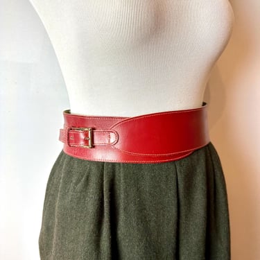 Vintage Red leather belt~ Unusual design Wide dress belt~ cincher style~ side set lovely great quality belt 70’s 80’s  boho style/ size M 