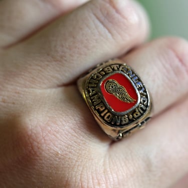 Vintage 1997 Detroit Red Wings Stanley Cup Replica Ring – Size 8 – NHL Champions Fan Collectible 