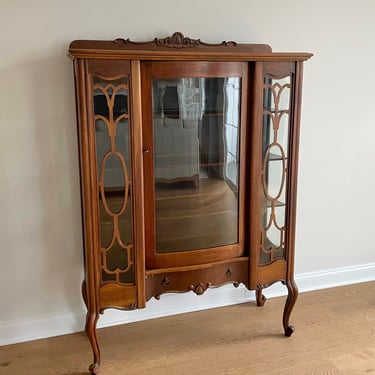 NEW - Antique Display China Cabinet Hutch, Glass Sides with Wood Fretwork, Vintage Dining Room Furniture 