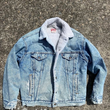 Levis distressed jean jacket tattered worn-in  denim Sherpa lined faded acid wash vintage workwear trucker style mens size M 