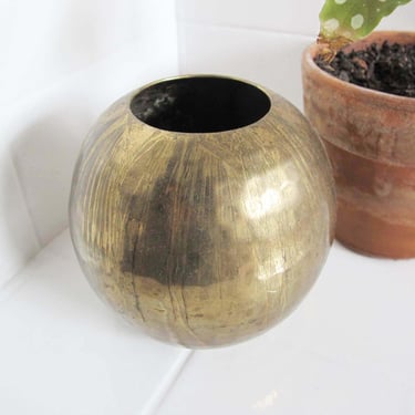 Vintage Hammered Brass Orb Pot - Small Aged Gold Brass Round Spherical Dried Flower Vase - Hollywood Regency Bohemian Glam Decor 