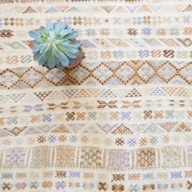 Vintage 4’3” x 7’9” Wall Hanging Blanket Geometric Ivory Lilac Handwoven Bedside Bedspread Silk Textile 