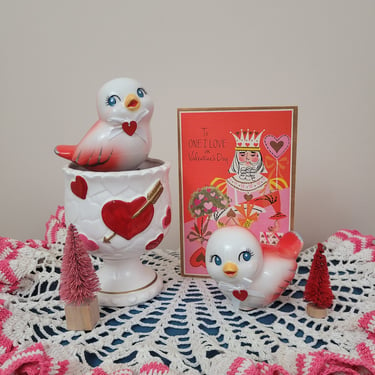 Vintage Inspired Valentine Bluebirds / Set of 2 Spritz Pink Ceramic Birds 