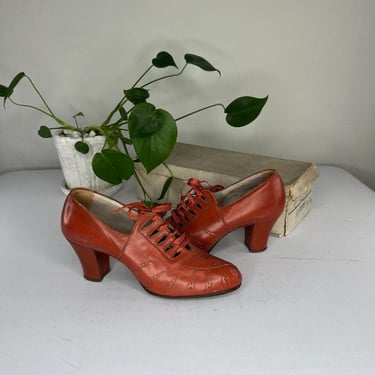 She Had Youth - Vintage 1930s Burnt Orange Leather Lace Up Oxford Shoes Heels 