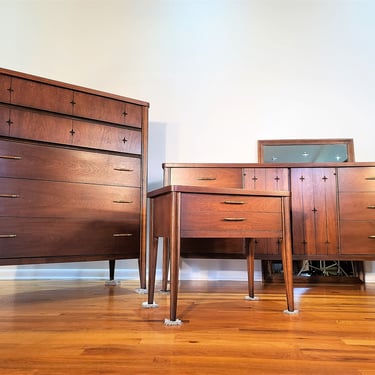 Mid Century Broyhill Saga Four Piece Bedroom Set 