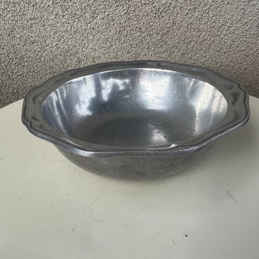 Vintage Wilton pewter grey tone medium bowl Queen Anne design size 9” x 2 3/4” 